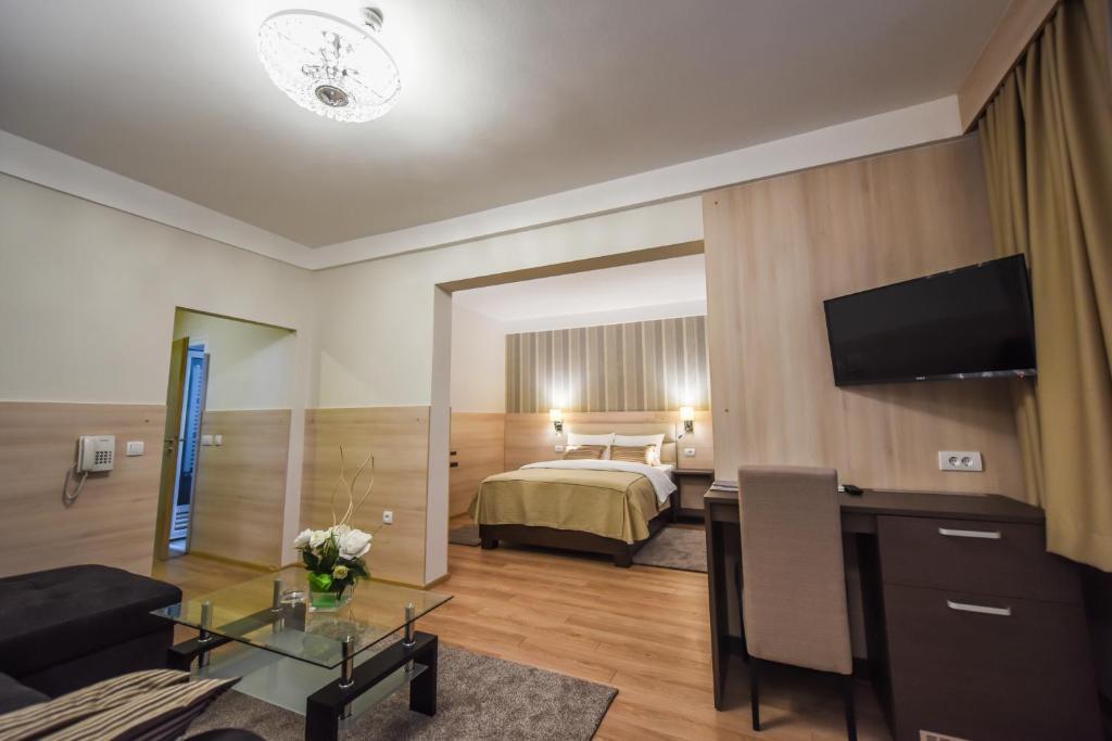 Hotel Pozega Bagian luar foto