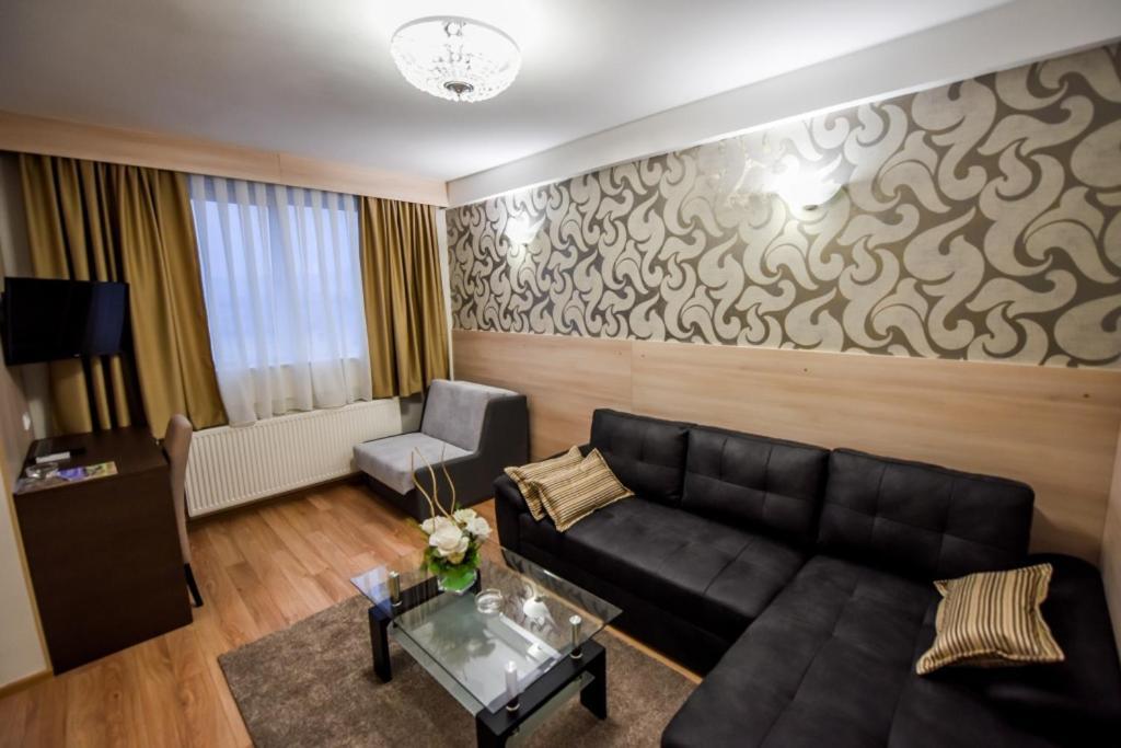 Hotel Pozega Bagian luar foto