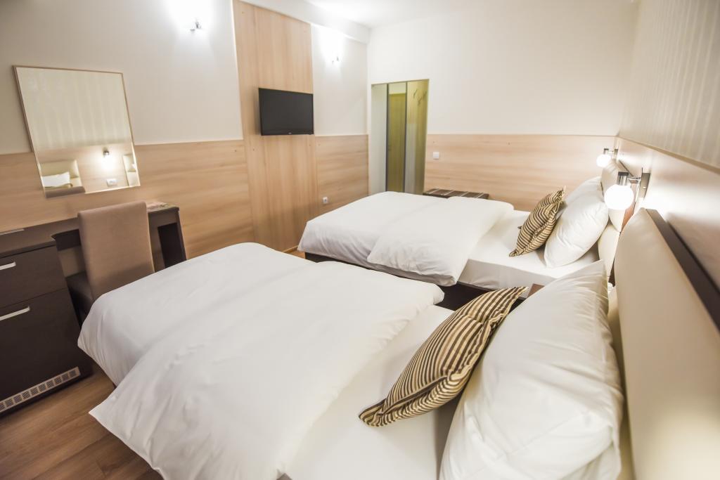 Hotel Pozega Bagian luar foto